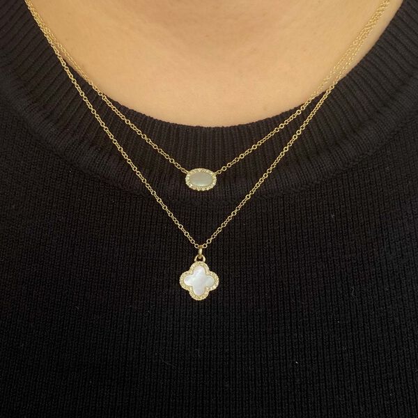 Clover Yellow Gold, Mother-of-Pearl and Diamond Pav&eacute; Pendant