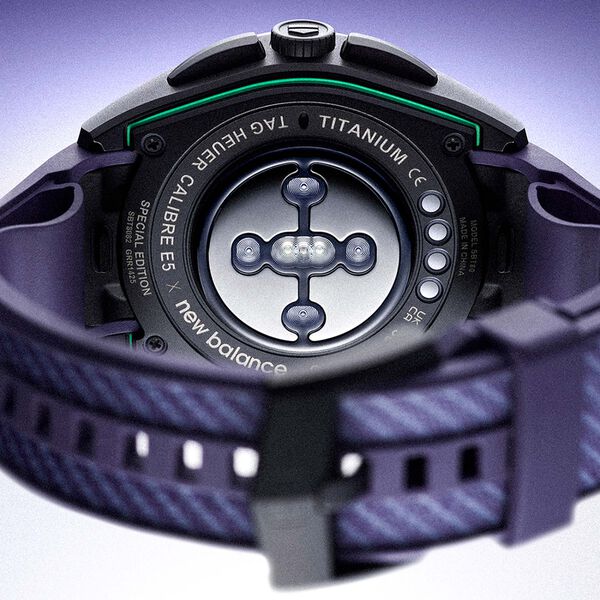 Connected New Balance Edition Calibre E5 40 mm Titanium