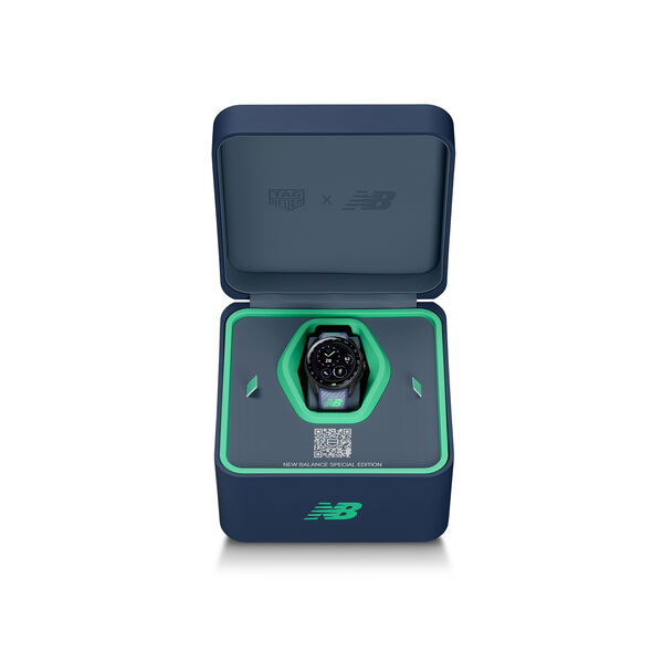 Connected New Balance Edition Calibre E5 40 mm Titanium