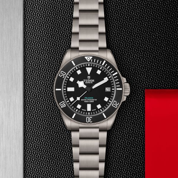 Pelagos Ultra Automatic 43 mm Titanium