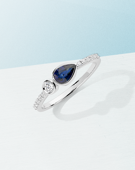 Birks Splash sapphire and diamond pav&eacute; band on a white and light blue background.